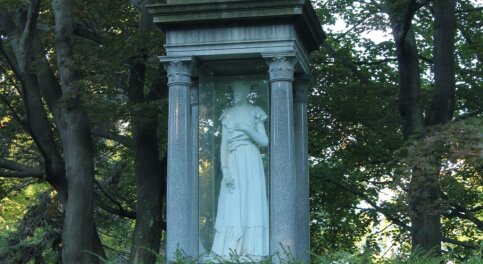 The lady in glass statue.