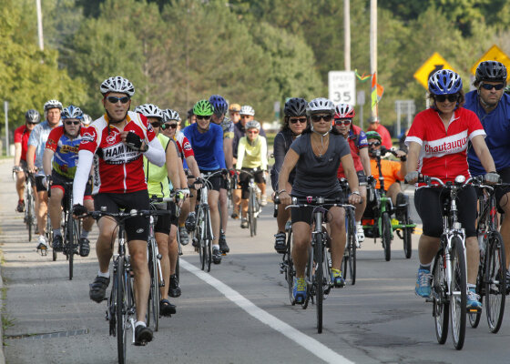 Chautauqua Gran Fondo pack of cyclists men and women