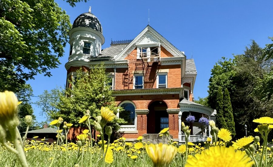 Edwards Waterhouse Inn exterior