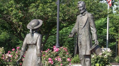 Lincoln Bedell Statue