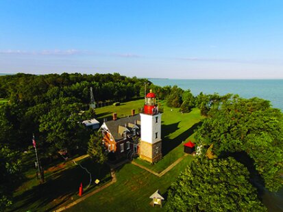 Dunkirk-Lighthouse-Lake-Erie-LR