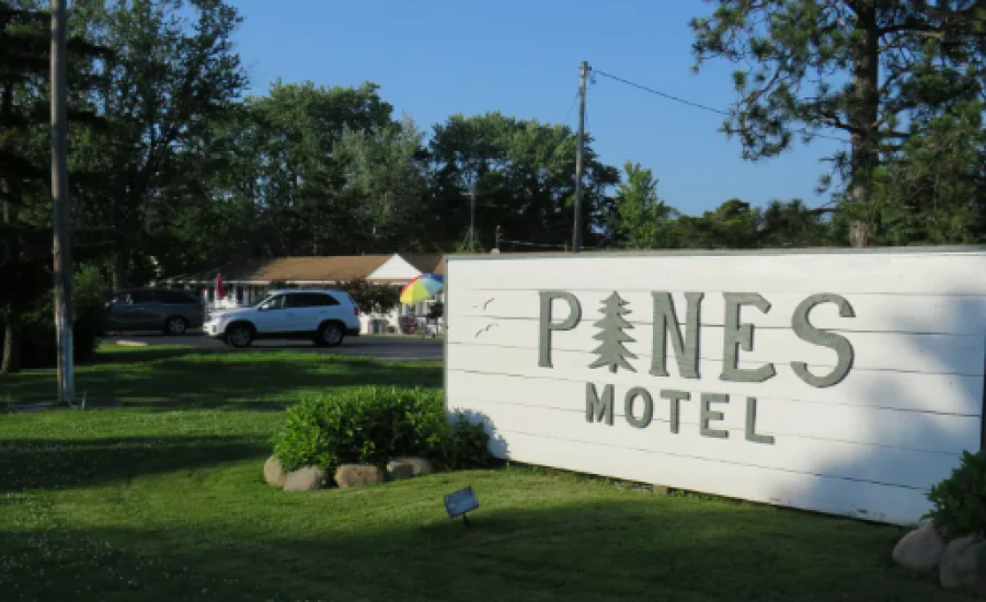 Pines Motel