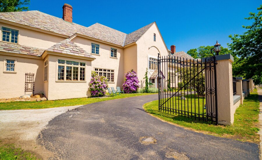 Hamilton Mansion Driveway