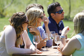 Wine-Tasting-Outdoors