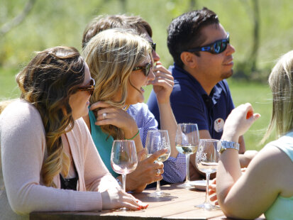 Wine-Tasting-Outdoors