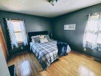 Lakeside Meadows bedroom with queen bed