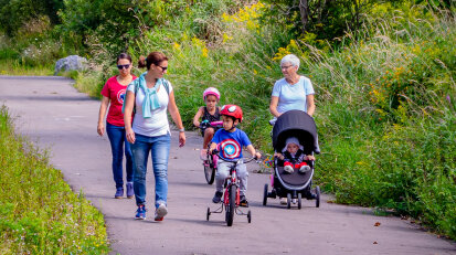 Jamestown Riverwalk family walking and cycling