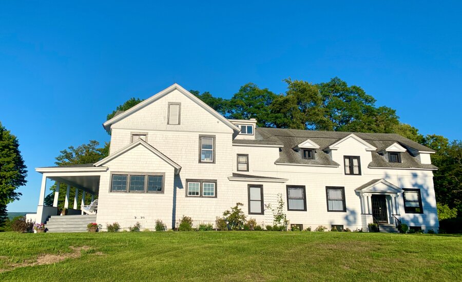 STAY Chautauqua Heights Manor Exterior