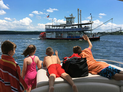 Chautauqua-Bell-Family-Boating-Chautauqua-Lake-RachaelWileySteffen-LR