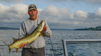 Mike Sperry Chautauqua Reel Outdoors on boat with Musky